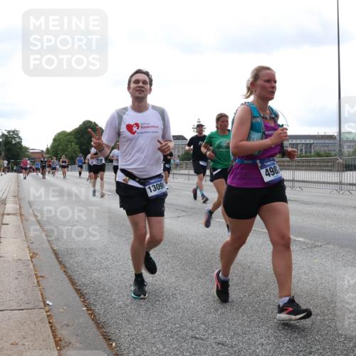 29.06.2025 - hella hamburg halbmarathon Lena Gebhardt http://msf.ph/oto/8439939 29.06.2025 10:29:14 Lombardsbrücke 13090, 498, 1230, 1518, 1557, 1661, 1869, 2688, 3179, 3311, 3717, 4161, 4349, 4362, 4373, 4834, 4982, 5167, 5249, 5250, 6285, 6345, 6725, 7169, 7449, 8048, 8812, 9714, 10068, 10198, 10322, 10641, 10808, 11249, 11792, 11803, 11989, 12099, 12404, 12442, 12958, 13090, 13382, 14205, 14644, 15143, 15452, 15453, 15952, 15955, 16659, 16662, 16673, 16676, 17496, 18298, 18299, 18414 meine-sportfotos.de