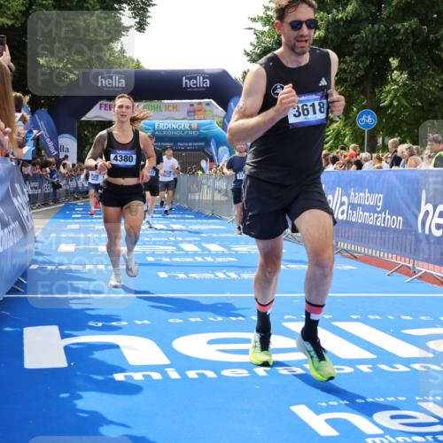 29.06.2025 - hella hamburg halbmarathon Strokosch-Dieckow http://msf.ph/oto/8439941 29.06.2025 10:41:09 Ziel 1136, 2568, 3332, 3618, 4205, 4380, 4871, 5387, 5709, 6683, 6901, 8122, 9358, 9659, 9711, 9815, 10375, 12434, 12895, 13268, 17100, 17620, 17834, 17971, 18045, 18049 meine-sportfotos.de