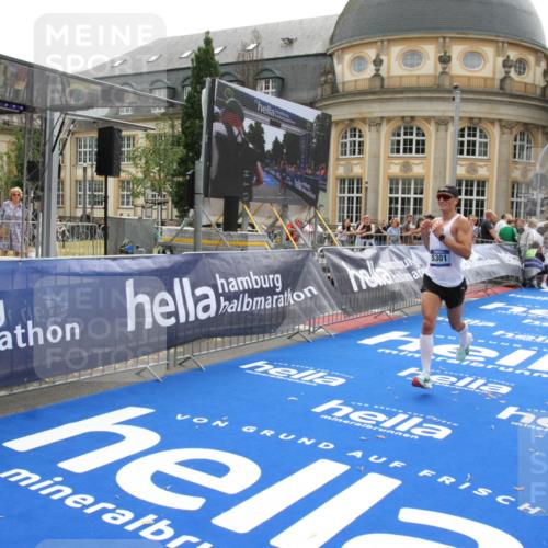 29.06.2025 - hella hamburg halbmarathon Michael Strokosch http://msf.ph/oto/8439942 29.06.2025 10:23:47 Ziel 5301, 6699, 9151, 10780 meine-sportfotos.de