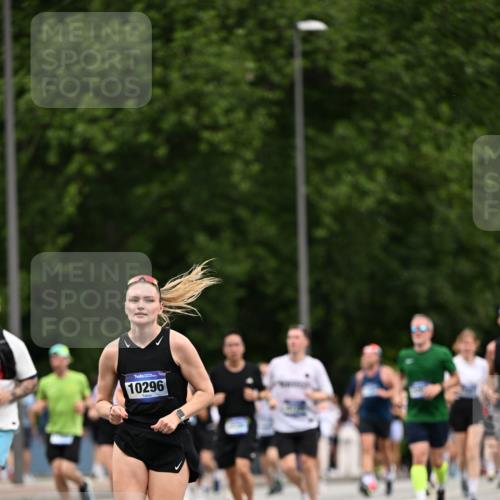 29.06.2025 - hella hamburg halbmarathon Dr. Thomas Lammeyer http://msf.ph/oto/8439959 29.06.2025 10:56:43 Kennedybrücke 1369, 1978, 2308, 2593, 3140, 3645, 4087, 4273, 4815, 5262, 5291, 6406, 6671, 6885, 6961, 6985, 7682, 7691, 7737, 8194, 8196, 8250, 8251, 8672, 9068, 9070, 9220, 9594, 9673, 9730, 10296, 10342, 10496, 10634, 10928, 11084, 11297, 11375 meine-sportfotos.de