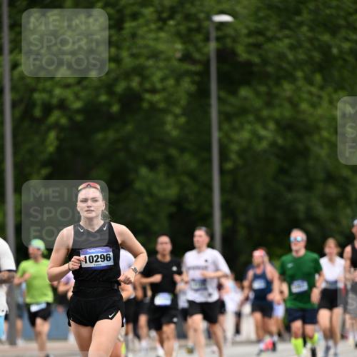 29.06.2025 - hella hamburg halbmarathon Dr. Thomas Lammeyer http://msf.ph/oto/8439966 29.06.2025 10:56:43 Kennedybrücke 1369, 1978, 2308, 2593, 3140, 3645, 4087, 4273, 4815, 5262, 5291, 6406, 6671, 6885, 6961, 6985, 7682, 7691, 7737, 8194, 8196, 8250, 8251, 8672, 9068, 9070, 9220, 9594, 9673, 9730, 10296, 10342, 10496, 10634, 10928, 11084, 11297, 11375 meine-sportfotos.de