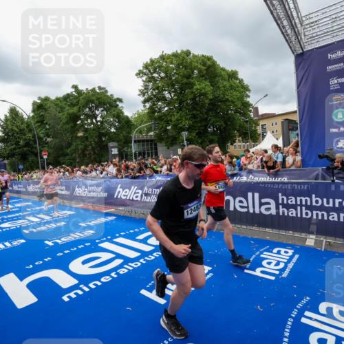 29.06.2025 - hella hamburg halbmarathon Zöllner http://msf.ph/oto/8439997 29.06.2025 10:55:50 Ziel 1179, 1834, 3256, 5021, 6569, 6924, 7221, 8255, 10212, 12483, 12858, 13474, 14365, 16401, 16434, 16786, 18125, 18190, 18867, 19047 meine-sportfotos.de