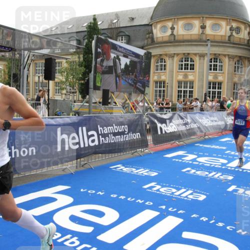 29.06.2025 - hella hamburg halbmarathon Michael Strokosch http://msf.ph/oto/8440006 29.06.2025 10:23:48 Ziel 5301, 6699, 9151, 9447, 10780 meine-sportfotos.de