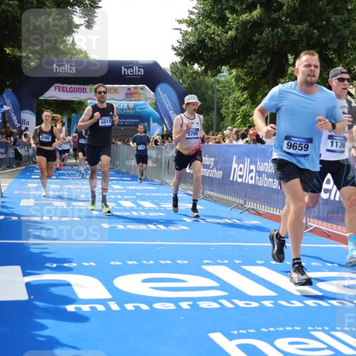 29.06.2025 - hella hamburg halbmarathon Strokosch-Dieckow http://msf.ph/oto/8440009 29.06.2025 10:41:08 Ziel 1136, 2568, 2949, 3332, 3618, 4205, 4380, 4871, 5387, 5709, 6683, 6901, 8122, 9358, 9659, 9711, 9815, 10375, 12434, 12895, 13268, 17100, 17620, 17834, 17971, 18045, 18049 meine-sportfotos.de