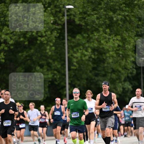 29.06.2025 - hella hamburg halbmarathon Dr. Thomas Lammeyer http://msf.ph/oto/8440011 29.06.2025 10:56:45 Kennedybrücke 1369, 1978, 2308, 2593, 3140, 3645, 4087, 4273, 4815, 5262, 5291, 6406, 6671, 6885, 6961, 6985, 7682, 7691, 7737, 8194, 8196, 8250, 8251, 8672, 9068, 9070, 9220, 9673, 9730, 10296, 10342, 10496, 10600, 10634, 10693, 10928, 11084, 11297, 11375 meine-sportfotos.de