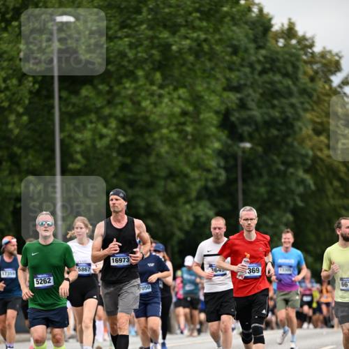 29.06.2025 - hella hamburg halbmarathon Dr. Thomas Lammeyer http://msf.ph/oto/8440034 29.06.2025 10:56:46 Kennedybrücke 1369, 1978, 2308, 2593, 3140, 3645, 4273, 4815, 5262, 5291, 6406, 6671, 6885, 6961, 6985, 7682, 7737, 8194, 8196, 8250, 8251, 8672, 9068, 9070, 9730, 10296, 10342, 10496, 10600, 10634, 10693, 10928, 11084, 11297, 11375 meine-sportfotos.de