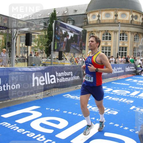 29.06.2025 - hella hamburg halbmarathon Michael Strokosch http://msf.ph/oto/8440041 29.06.2025 10:23:49 Ziel 5301, 6699, 9151, 9447, 10780 meine-sportfotos.de
