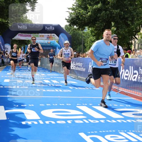 29.06.2025 - hella hamburg halbmarathon Strokosch-Dieckow http://msf.ph/oto/8440060 29.06.2025 10:41:08 Ziel 1136, 2568, 2949, 3332, 3618, 4205, 4380, 4871, 5387, 5709, 6683, 6901, 8122, 9358, 9659, 9711, 9815, 10375, 12434, 12895, 13268, 17100, 17620, 17834, 17971, 18045, 18049 meine-sportfotos.de