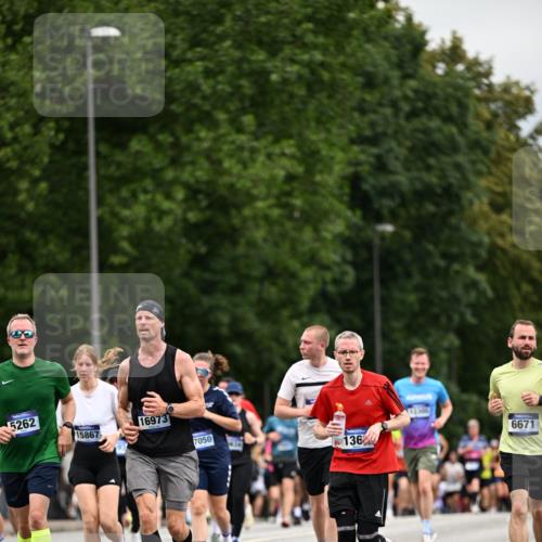 29.06.2025 - hella hamburg halbmarathon Dr. Thomas Lammeyer http://msf.ph/oto/8440067 29.06.2025 10:56:47 Kennedybrücke 1369, 1978, 2308, 2593, 3140, 3645, 4273, 4815, 5262, 5291, 6406, 6671, 6885, 6961, 6985, 7682, 7737, 8194, 8196, 8250, 8251, 8672, 9068, 9070, 9730, 10296, 10342, 10496, 10600, 10634, 10693, 10928, 11084, 11297, 11375 meine-sportfotos.de