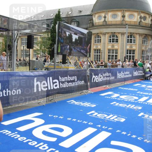 29.06.2025 - hella hamburg halbmarathon Michael Strokosch http://msf.ph/oto/8440069 29.06.2025 10:23:50 Ziel 5301, 6699, 9151, 9447, 10780 meine-sportfotos.de