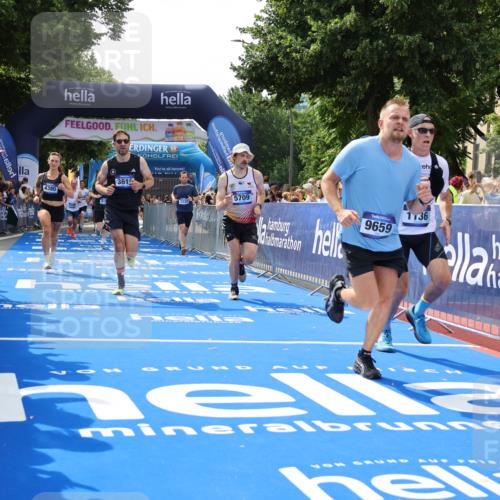 29.06.2025 - hella hamburg halbmarathon Strokosch-Dieckow http://msf.ph/oto/8440081 29.06.2025 10:41:08 Ziel 1136, 2568, 2949, 3332, 3618, 4205, 4380, 4871, 5387, 5709, 6683, 6901, 8122, 9358, 9659, 9711, 9815, 10375, 12434, 12895, 13268, 17100, 17620, 17834, 17971, 18045, 18049 meine-sportfotos.de