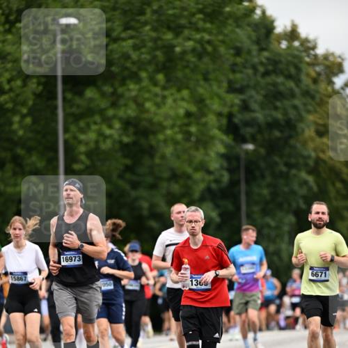 29.06.2025 - hella hamburg halbmarathon Dr. Thomas Lammeyer http://msf.ph/oto/8440094 29.06.2025 10:56:47 Kennedybrücke 1369, 1978, 2308, 2593, 3140, 3645, 4273, 4815, 5262, 5291, 6406, 6671, 6885, 6961, 6985, 7682, 7737, 8194, 8196, 8250, 8251, 8672, 9068, 9070, 9730, 10296, 10342, 10496, 10600, 10634, 10693, 10928, 11084, 11297, 11375 meine-sportfotos.de