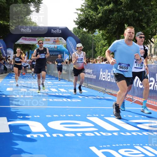 29.06.2025 - hella hamburg halbmarathon Strokosch-Dieckow http://msf.ph/oto/8440100 29.06.2025 10:41:08 Ziel 1136, 2568, 2949, 3332, 3618, 4205, 4380, 4871, 5387, 5709, 6683, 6901, 8122, 9358, 9659, 9711, 9815, 10375, 12434, 12895, 13268, 17100, 17620, 17834, 17971, 18045, 18049 meine-sportfotos.de