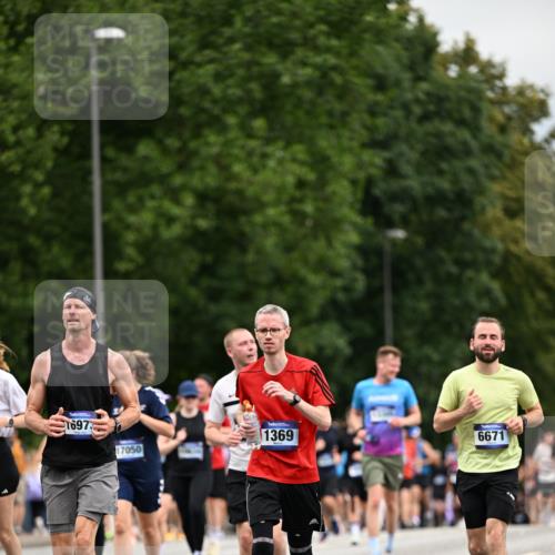 29.06.2025 - hella hamburg halbmarathon Dr. Thomas Lammeyer http://msf.ph/oto/8440124 29.06.2025 10:56:48 Kennedybrücke 1369, 1978, 2308, 2593, 3140, 3645, 4273, 4815, 5262, 5291, 6406, 6671, 6885, 6985, 7682, 7737, 8194, 8196, 8250, 8251, 8672, 9068, 9070, 9730, 10296, 10342, 10496, 10600, 10634, 10693, 10928, 11084, 11297, 11375 meine-sportfotos.de