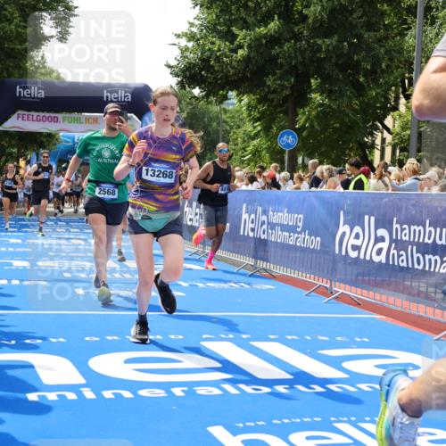 29.06.2025 - hella hamburg halbmarathon Strokosch-Dieckow http://msf.ph/oto/8440128 29.06.2025 10:41:06 Ziel 1136, 2568, 2949, 3332, 3618, 4205, 4380, 4871, 5709, 6550, 6683, 8122, 9358, 9659, 9755, 9815, 10375, 11062, 11922, 12895, 13268, 17100, 17620, 17834, 17971, 18045, 18049 meine-sportfotos.de