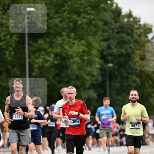 29.06.2025 - hella hamburg halbmarathon Dr. Thomas Lammeyer http://msf.ph/oto/8440137 29.06.2025 10:56:48 Kennedybrücke 1369, 1978, 2308, 2593, 3140, 3645, 4273, 4815, 5262, 5291, 6406, 6671, 6885, 6985, 7682, 7737, 8194, 8196, 8250, 8251, 8672, 9068, 9070, 9730, 10296, 10342, 10496, 10600, 10634, 10693, 10928, 11084, 11297, 11375 meine-sportfotos.de