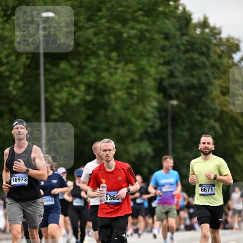29.06.2025 - hella hamburg halbmarathon Dr. Thomas Lammeyer http://msf.ph/oto/8440145 29.06.2025 10:56:48 Kennedybrücke 1369, 1978, 2308, 2593, 3140, 3645, 4273, 4815, 5262, 5291, 6406, 6671, 6885, 6985, 7682, 7737, 8194, 8196, 8250, 8251, 8672, 9068, 9070, 9730, 10296, 10342, 10496, 10600, 10634, 10693, 10928, 11084, 11297, 11375 meine-sportfotos.de