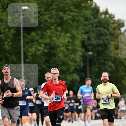 29.06.2025 - hella hamburg halbmarathon Dr. Thomas Lammeyer http://msf.ph/oto/8440156 29.06.2025 10:56:48 Kennedybrücke 1369, 1978, 2308, 2593, 3140, 3645, 4273, 4815, 5262, 5291, 6406, 6671, 6885, 6985, 7682, 7737, 8194, 8196, 8250, 8251, 8672, 9068, 9070, 9730, 10296, 10342, 10496, 10600, 10634, 10693, 10928, 11084, 11297, 11375 meine-sportfotos.de
