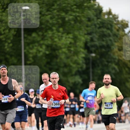 29.06.2025 - hella hamburg halbmarathon Dr. Thomas Lammeyer http://msf.ph/oto/8440167 29.06.2025 10:56:48 Kennedybrücke 1369, 1978, 2308, 2593, 3140, 3645, 4273, 4815, 5262, 5291, 6406, 6671, 6885, 6985, 7682, 7737, 8194, 8196, 8250, 8251, 8672, 9068, 9070, 9730, 10296, 10342, 10496, 10600, 10634, 10693, 10928, 11084, 11297, 11375 meine-sportfotos.de