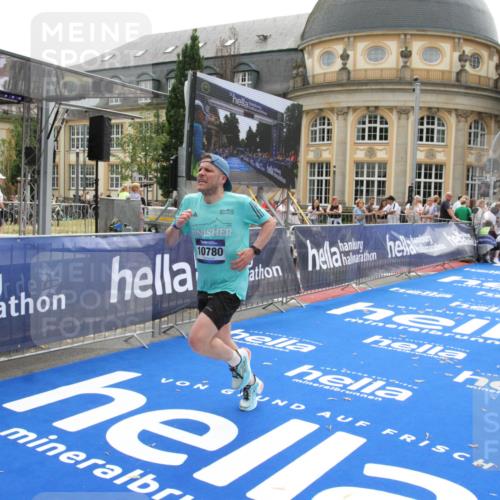 29.06.2025 - hella hamburg halbmarathon Michael Strokosch http://msf.ph/oto/8440169 29.06.2025 10:23:54 Ziel 6699, 7963, 9447, 10780, 12360 meine-sportfotos.de
