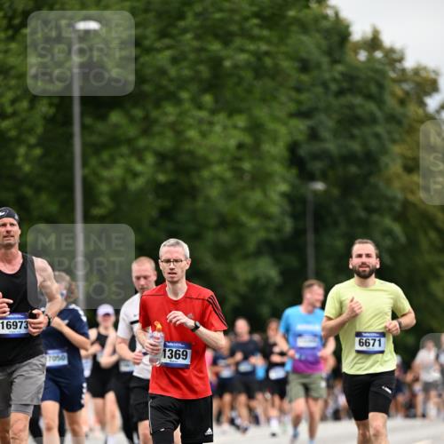 29.06.2025 - hella hamburg halbmarathon Dr. Thomas Lammeyer http://msf.ph/oto/8440178 29.06.2025 10:56:49 Kennedybrücke 1369, 1978, 2308, 2593, 3140, 3645, 4273, 4815, 5262, 6406, 6671, 6885, 6985, 7682, 7737, 8194, 8196, 8250, 8251, 8672, 9068, 9070, 9730, 10296, 10342, 10496, 10600, 10634, 10693, 10884, 10928, 11084, 11297, 11375 meine-sportfotos.de