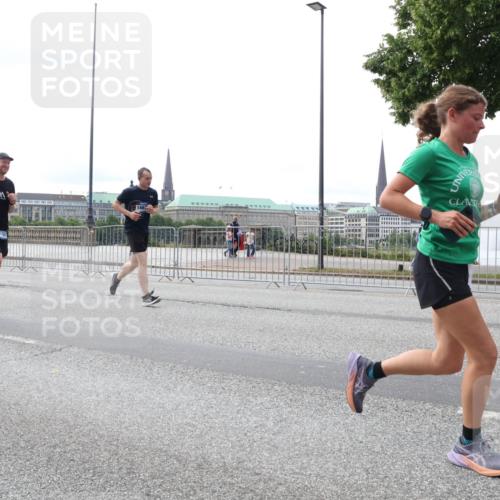 29.06.2025 - hella hamburg halbmarathon Lena Gebhardt http://msf.ph/oto/8440185 29.06.2025 10:29:16 Lombardsbrücke 1230, 1518, 1661, 1869, 2688, 3179, 3311, 3717, 4161, 4349, 4362, 4373, 4834, 4982, 5167, 6285, 6345, 6725, 7169, 7449, 8048, 8812, 9714, 10198, 10322, 10641, 10808, 11249, 11792, 11803, 11989, 12086, 12099, 12404, 12442, 12958, 13090, 13382, 14205, 14644, 15143, 15452, 15453, 15952, 15955, 16659, 16662, 16673, 16676, 17496, 18298, 18299, 18414 meine-sportfotos.de