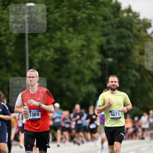 29.06.2025 - hella hamburg halbmarathon Dr. Thomas Lammeyer http://msf.ph/oto/8440189 29.06.2025 10:56:49 Kennedybrücke 1369, 1978, 2308, 2593, 3140, 3645, 4273, 4815, 5262, 6406, 6671, 6885, 6985, 7682, 7737, 8194, 8196, 8250, 8251, 8672, 9068, 9070, 9730, 10296, 10342, 10496, 10600, 10634, 10693, 10884, 10928, 11084, 11297, 11375 meine-sportfotos.de