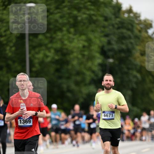 29.06.2025 - hella hamburg halbmarathon Dr. Thomas Lammeyer http://msf.ph/oto/8440210 29.06.2025 10:56:50 Kennedybrücke 1369, 1978, 2308, 2593, 3140, 3645, 3787, 4273, 4815, 5262, 6406, 6671, 6985, 7682, 7737, 8194, 8196, 8250, 8251, 8672, 9068, 9070, 9730, 10296, 10342, 10496, 10600, 10634, 10693, 10884, 10928, 11084, 11297, 11375 meine-sportfotos.de