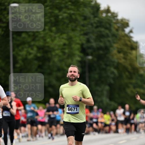 29.06.2025 - hella hamburg halbmarathon Dr. Thomas Lammeyer http://msf.ph/oto/8440233 29.06.2025 10:56:50 Kennedybrücke 1369, 1978, 2308, 2593, 3140, 3645, 3787, 4273, 4815, 5262, 6406, 6671, 6985, 7682, 7737, 8194, 8196, 8250, 8251, 8672, 9068, 9070, 9730, 10296, 10342, 10496, 10600, 10634, 10693, 10884, 10928, 11084, 11297, 11375 meine-sportfotos.de