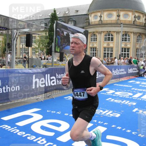 29.06.2025 - hella hamburg halbmarathon Michael Strokosch http://msf.ph/oto/8440239 29.06.2025 10:23:55 Ziel 6699, 7963, 9447, 10780, 11194, 12360 meine-sportfotos.de