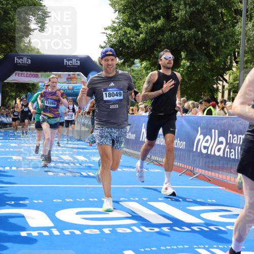 29.06.2025 - hella hamburg halbmarathon Strokosch-Dieckow http://msf.ph/oto/8440250 29.06.2025 10:41:05 Ziel 1136, 2568, 2949, 3332, 3618, 4205, 4380, 4871, 5709, 6550, 6683, 8122, 9358, 9659, 9755, 9815, 10375, 11062, 11922, 12895, 13268, 17100, 17620, 17834, 17971, 18045, 18049 meine-sportfotos.de