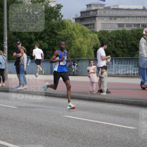 29.06.2025 - hella hamburg halbmarathon Luisa Fischer http://msf.ph/oto/8440261 29.06.2025 09:34:05 Kennedybrücke 14, 14, 19 meine-sportfotos.de