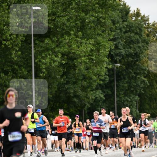 29.06.2025 - hella hamburg halbmarathon Dr. Thomas Lammeyer http://msf.ph/oto/8440301 29.06.2025 10:56:59 Kennedybrücke 1369, 2308, 2593, 2988, 3140, 3227, 3645, 3787, 5262, 6135, 6604, 6671, 6985, 7682, 7735, 7737, 7871, 8250, 8251, 9340, 10600, 10634, 10693, 10884, 11297 meine-sportfotos.de