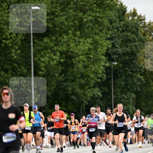 29.06.2025 - hella hamburg halbmarathon Dr. Thomas Lammeyer http://msf.ph/oto/8440311 29.06.2025 10:56:59 Kennedybrücke 1369, 2308, 2593, 2988, 3140, 3227, 3645, 3787, 5262, 6135, 6604, 6671, 6985, 7682, 7735, 7737, 7871, 8250, 8251, 9340, 10600, 10634, 10693, 10884, 11297 meine-sportfotos.de