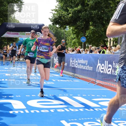 29.06.2025 - hella hamburg halbmarathon Strokosch-Dieckow http://msf.ph/oto/8440314 29.06.2025 10:41:06 Ziel 1136, 2568, 2949, 3332, 3618, 4205, 4380, 4871, 5709, 6550, 6683, 8122, 9358, 9659, 9755, 9815, 10375, 11062, 11922, 12895, 13268, 17100, 17620, 17834, 17971, 18045, 18049 meine-sportfotos.de