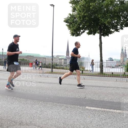 29.06.2025 - hella hamburg halbmarathon Lena Gebhardt http://msf.ph/oto/8440318 29.06.2025 10:29:17 Lombardsbrücke 1192, 1230, 1518, 1661, 1869, 2688, 3179, 3311, 3717, 4161, 4349, 4362, 4373, 4834, 4982, 5167, 6285, 6345, 6725, 7169, 7449, 7517, 8048, 8812, 9714, 10198, 10322, 10641, 10808, 10996, 11249, 11792, 11803, 11989, 12086, 12099, 12404, 12442, 12958, 13090, 13382, 14205, 14644, 15143, 15452, 15453, 15952, 15955, 16659, 16662, 16673, 16676, 17496, 18298, 18299, 18414 meine-sportfotos.de