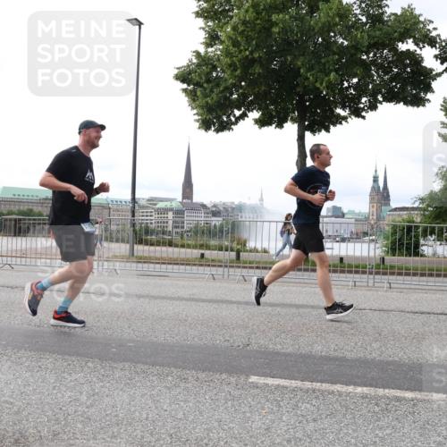 29.06.2025 - hella hamburg halbmarathon Lena Gebhardt http://msf.ph/oto/8440341 29.06.2025 10:29:17 Lombardsbrücke 1230, 1518, 1661, 1869, 2688, 3179, 3311, 3717, 4161, 4349, 4362, 4373, 4834, 4982, 5167, 6285, 6345, 6725, 7169, 7449, 7517, 8048, 8812, 9714, 10198, 10322, 10641, 10808, 10996, 11249, 11792, 11803, 11989, 12086, 12099, 12404, 12442, 12958, 13090, 13382, 14205, 14644, 15143, 15452, 15453, 15952, 15955, 16659, 16662, 16673, 16676, 17496, 18298, 18299, 18414 meine-sportfotos.de
