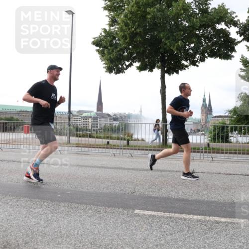 29.06.2025 - hella hamburg halbmarathon Lena Gebhardt http://msf.ph/oto/8440354 29.06.2025 10:29:17 Lombardsbrücke 1230, 1518, 1661, 1869, 2688, 3179, 3311, 3717, 4161, 4349, 4362, 4373, 4834, 4982, 5167, 6285, 6345, 6725, 7169, 7449, 7517, 8048, 8812, 9714, 10198, 10322, 10641, 10808, 10996, 11249, 11792, 11803, 11989, 12086, 12099, 12404, 12442, 12958, 13090, 13382, 14205, 14644, 15143, 15452, 15453, 15952, 15955, 16659, 16662, 16673, 16676, 17496, 18298, 18299, 18414 meine-sportfotos.de