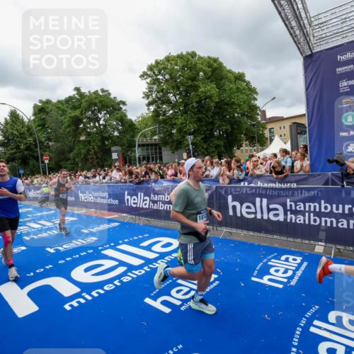 29.06.2025 - hella hamburg halbmarathon Zöllner http://msf.ph/oto/8440381 29.06.2025 10:55:57 Ziel 1179, 2612, 3256, 3668, 4772, 7147, 7976, 8968, 9246, 10084, 13474, 15868, 15884, 18125, 18867 meine-sportfotos.de