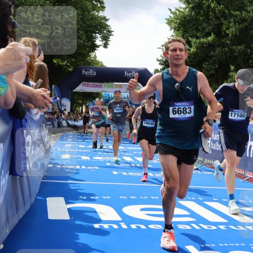 29.06.2025 - hella hamburg halbmarathon Strokosch-Dieckow http://msf.ph/oto/8440383 29.06.2025 10:41:04 Ziel 1136, 2568, 2949, 3332, 3618, 4380, 4871, 5709, 6550, 6683, 8122, 9358, 9659, 9755, 9815, 11062, 11922, 12895, 13268, 17100, 17620, 17971, 18045, 18049 meine-sportfotos.de