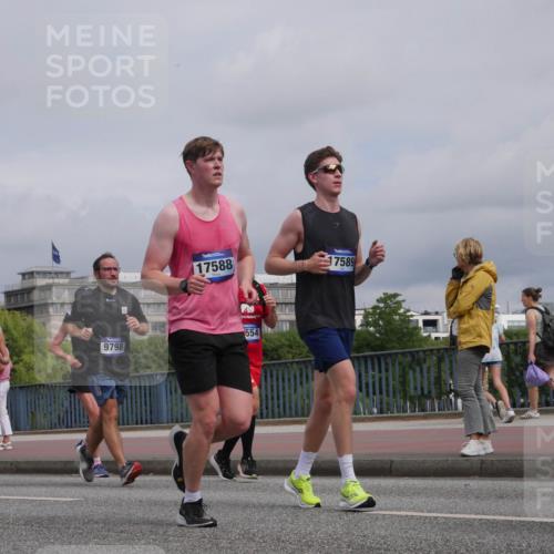 29.06.2025 - hella hamburg halbmarathon Luisa Fischer http://msf.ph/oto/8440397 29.06.2025 10:21:02 Kennedybrücke 11156, 12274, 17588, 9798, 554, 17589, 1554, 1641, 1982, 2147, 2548, 3977, 4804, 5002, 5004, 5023, 5294, 7094, 7641, 8144, 9539, 9798, 10332, 10831 meine-sportfotos.de