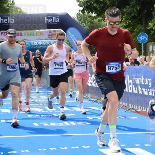 29.06.2025 - hella hamburg halbmarathon Strokosch-Dieckow http://msf.ph/oto/8440409 29.06.2025 10:41:02 Ziel 1136, 2568, 2949, 3618, 4380, 4871, 5709, 6550, 6683, 9358, 9659, 9755, 9815, 11062, 11922, 12088, 12385, 13029, 13158, 13268, 15689, 16347, 17032, 17100, 17620, 17720, 17971, 18045, 18049 meine-sportfotos.de
