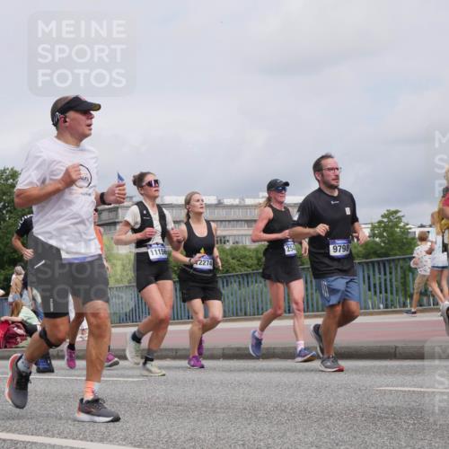 29.06.2025 - hella hamburg halbmarathon Luisa Fischer http://msf.ph/oto/8440410 29.06.2025 10:21:03 Kennedybrücke 1554, 11156, 254, 9798, 2274, 1067, 1298, 1554, 1641, 1982, 2147, 2548, 3977, 4804, 5002, 5004, 5023, 5294, 7094, 7641, 8144, 9539, 9798, 10332, 10831 meine-sportfotos.de