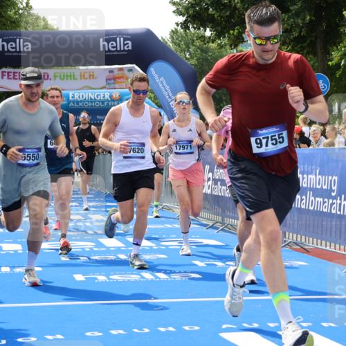 29.06.2025 - hella hamburg halbmarathon Strokosch-Dieckow http://msf.ph/oto/8440429 29.06.2025 10:41:02 Ziel 1136, 2568, 2949, 3618, 4380, 4871, 5709, 6550, 6683, 9358, 9659, 9755, 9815, 11062, 11922, 12088, 12385, 13029, 13158, 13268, 15689, 16347, 17032, 17100, 17620, 17720, 17971, 18045, 18049 meine-sportfotos.de