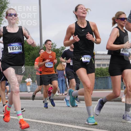 29.06.2025 - hella hamburg halbmarathon Luisa Fischer http://msf.ph/oto/8440442 29.06.2025 10:21:05 Kennedybrücke 4804, 18238, 709, 7641, 13681, 1067, 1298, 1554, 1641, 1982, 2147, 2305, 2548, 3977, 4194, 4804, 5023, 5294, 7094, 7641, 8248, 9539, 9734, 9798, 10332, 10831 meine-sportfotos.de