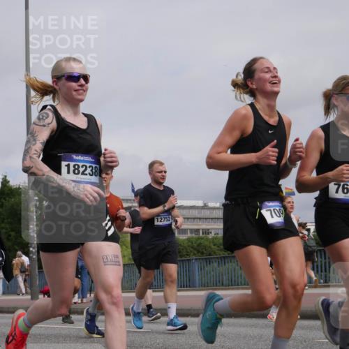29.06.2025 - hella hamburg halbmarathon Luisa Fischer http://msf.ph/oto/8440450 29.06.2025 10:21:06 Kennedybrücke 10332, 18800, 18238, 21, 1, 12752, 700, 7641, 1067, 1298, 1554, 1641, 1982, 2147, 2305, 2548, 3977, 4194, 4804, 5023, 5294, 7094, 7641, 8248, 9539, 9586, 9734, 9798, 10332, 10831 meine-sportfotos.de