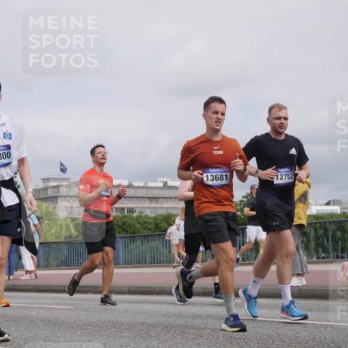 29.06.2025 - hella hamburg halbmarathon Luisa Fischer http://msf.ph/oto/8440457 29.06.2025 10:21:07 Kennedybrücke 4804, 18800, 13681, 12752, 745, 1067, 1298, 1641, 1982, 2147, 2305, 2548, 3977, 4194, 4804, 5023, 5294, 7094, 7641, 8248, 9539, 9586, 9734, 10332, 10831 meine-sportfotos.de