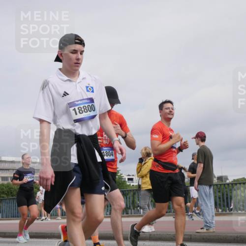 29.06.2025 - hella hamburg halbmarathon Luisa Fischer http://msf.ph/oto/8440472 29.06.2025 10:21:08 Kennedybrücke 10332, 11450, 18800, 4804, 1067, 1298, 1641, 1982, 2147, 2305, 2548, 3977, 4194, 4738, 4804, 5023, 7094, 7641, 8248, 9539, 9586, 9734, 10332, 10831 meine-sportfotos.de