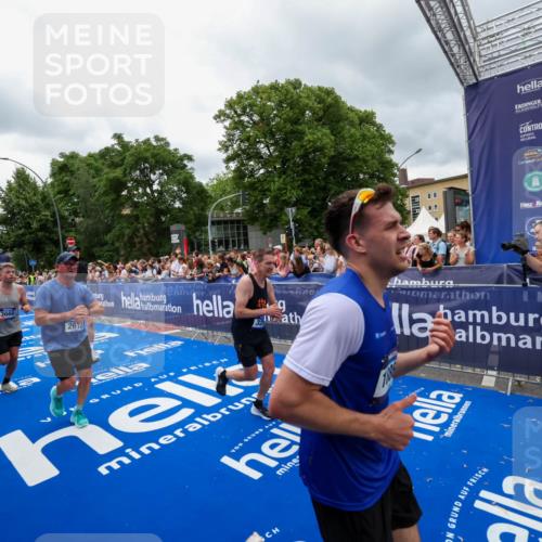 29.06.2025 - hella hamburg halbmarathon Zöllner http://msf.ph/oto/8440474 29.06.2025 10:55:58 Ziel 1179, 2612, 3256, 3668, 4772, 7147, 7976, 8968, 9246, 10084, 14867, 15184, 15868, 15884, 18867 meine-sportfotos.de