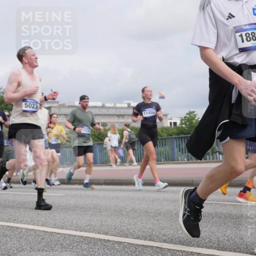 29.06.2025 - hella hamburg halbmarathon Luisa Fischer http://msf.ph/oto/8440475 29.06.2025 10:21:09 Kennedybrücke 14950, 1982, 5023, 16792, 10332, 11450, 18800, 1067, 1298, 1641, 1982, 2305, 3977, 4194, 4738, 4804, 5023, 8248, 9539, 9586, 9717, 9734, 10332, 10831 meine-sportfotos.de